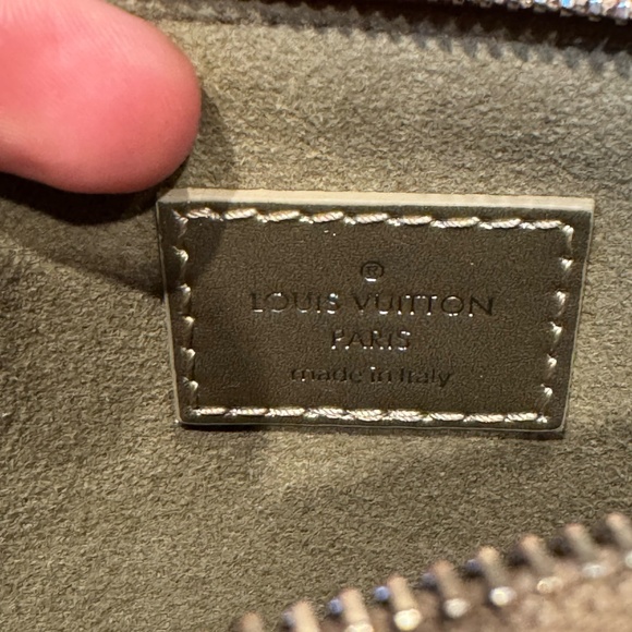 Louis Vuitton Lexington Pouch Debossed Monogram RARE with 2 Detachable Straps - Picture 2 of 14